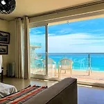 Bright Flat With Direct Beach Access