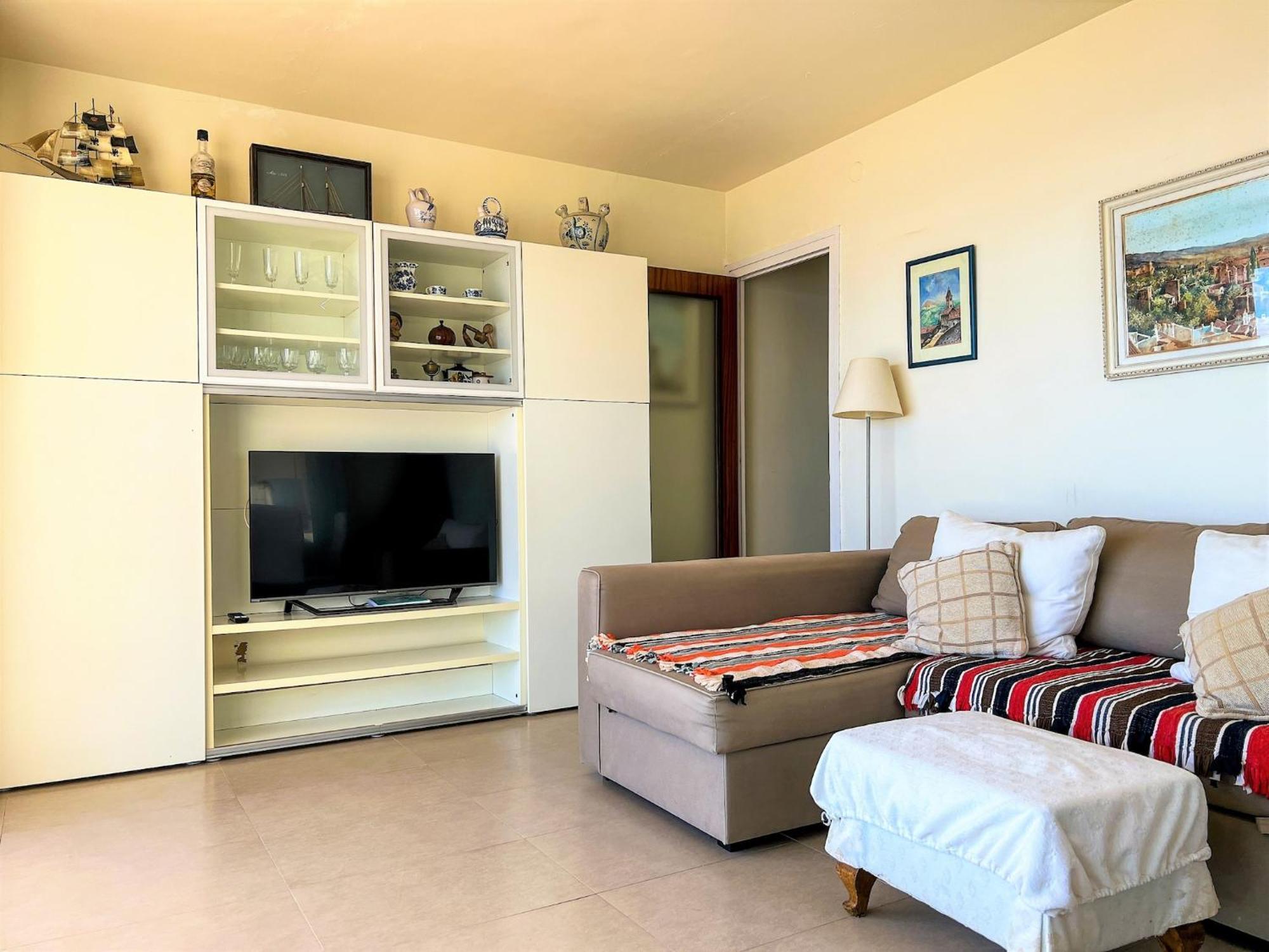 Bright Flat With Direct Access *